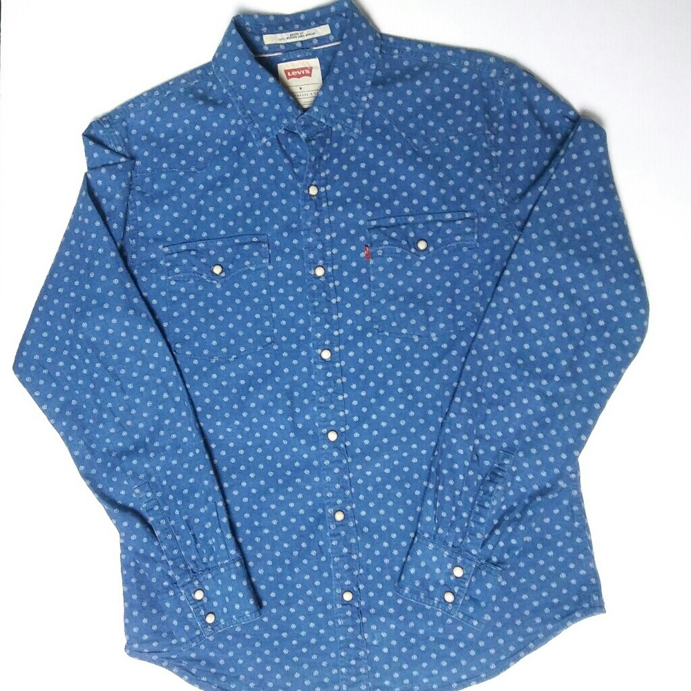 Levis Pearl Snap western shirt in Medium.